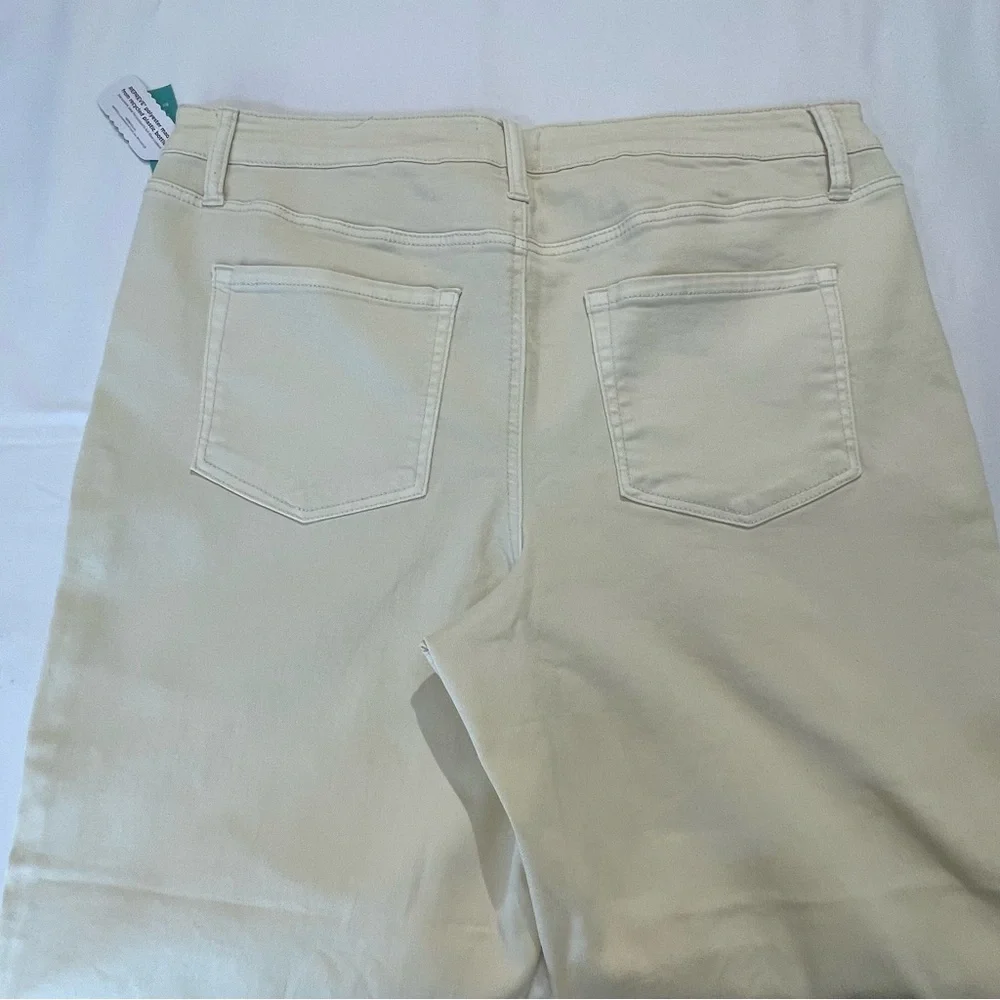 M JEANS SIZE 18R Women's Cream Jeans
